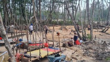 West Bangka Police Illegal Tin Miners In Belolaut