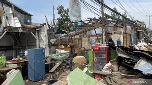    Pj Gubernur Jabar Pastikan Bantuan Bagi Rumah Rusak Akibat Puting Beliung Rancaekek dan Sumedang
