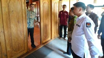 Komisioner KPU Dampingi Pantarlih Lakukan Coklit di Rumah Anies Baswedan