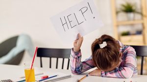 7 Cara Mengatasi Anak yang Tidak Mau Menulis di Sekolah 