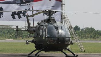 بي جي حبيبي يستقل طائرة هليكوبتر من طراز NBO-105 إلى إندونيسيا