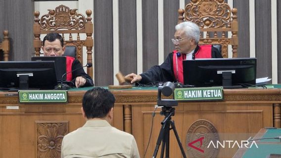 PT Sritexの司令官は14年の懲役刑を言い渡され、6,770億ルピアの代替金を支払わなければならない