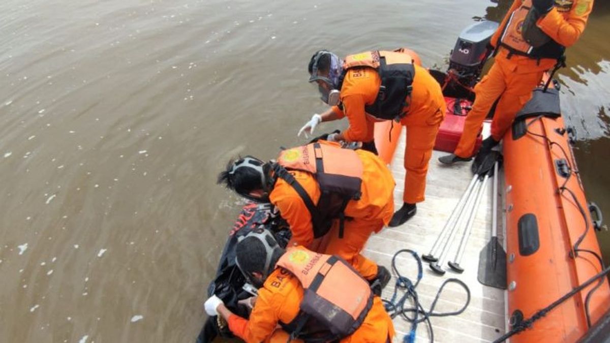 Basarnas Temukan ABK Kapal KM Roy yang Tenggelam di Kukar