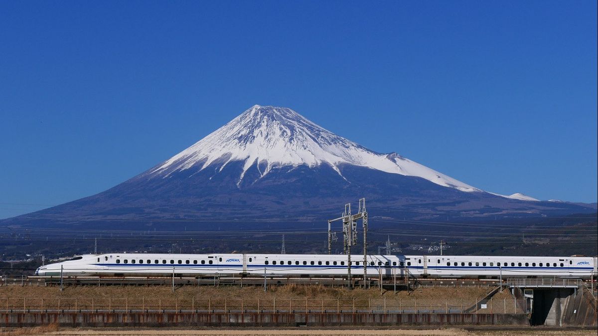 Tokyo-Hakata Shinkansen Train Will Offer Private Rooms Starting In 2026