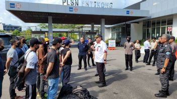 サラワク海域に入った後、マレーシア当局に拘束され、KJRIに拾われたナトゥナ漁師が帰国 