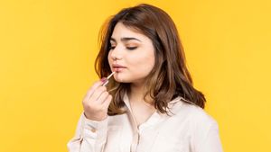 Untuk Dandanan Bersahaja, Ikuti 5 Tips Memakai Lipstik Sesuai Bentuk Bibir
