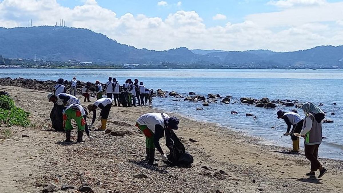 Worrying! Coastal Conditions In Bandarlampung Filled With Garbage From Industry And Households