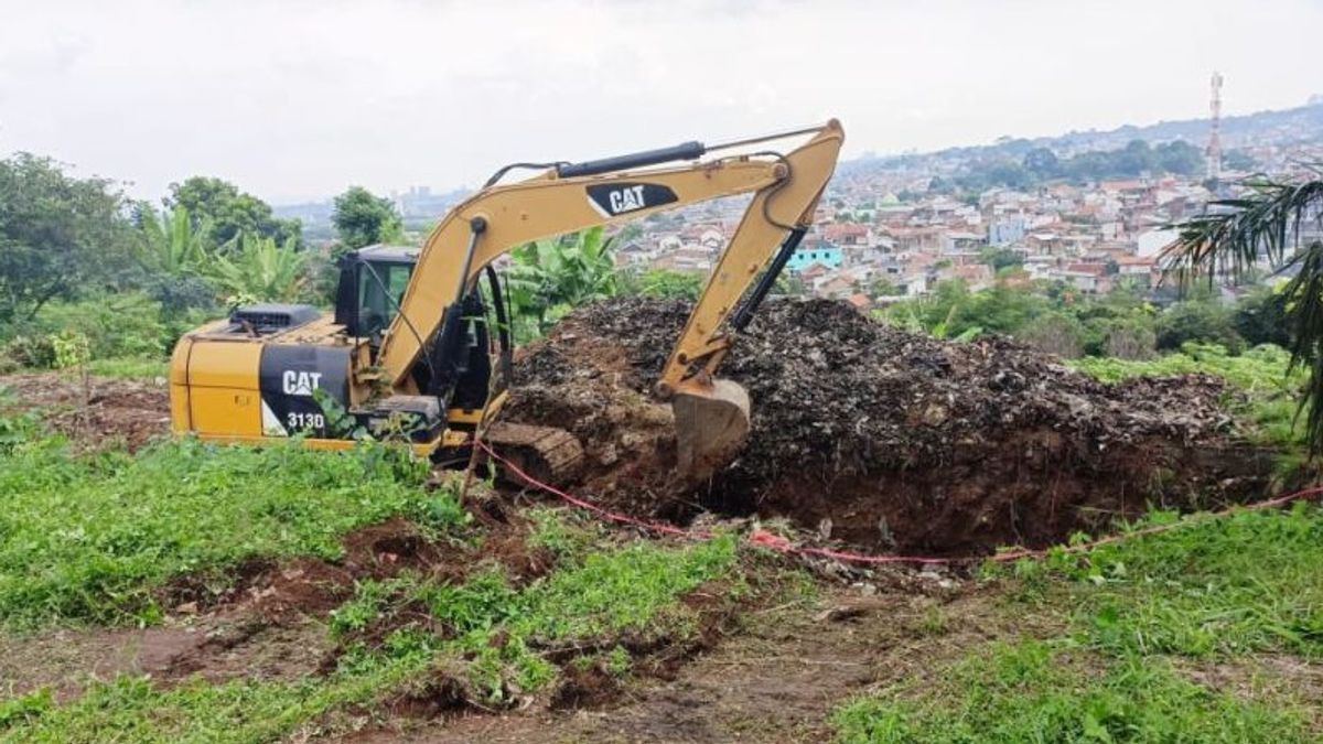 Hari Pertama Operasional, TPA Darurat Cicabe Terima 600 Ton Sampah dari Kota Bandung
