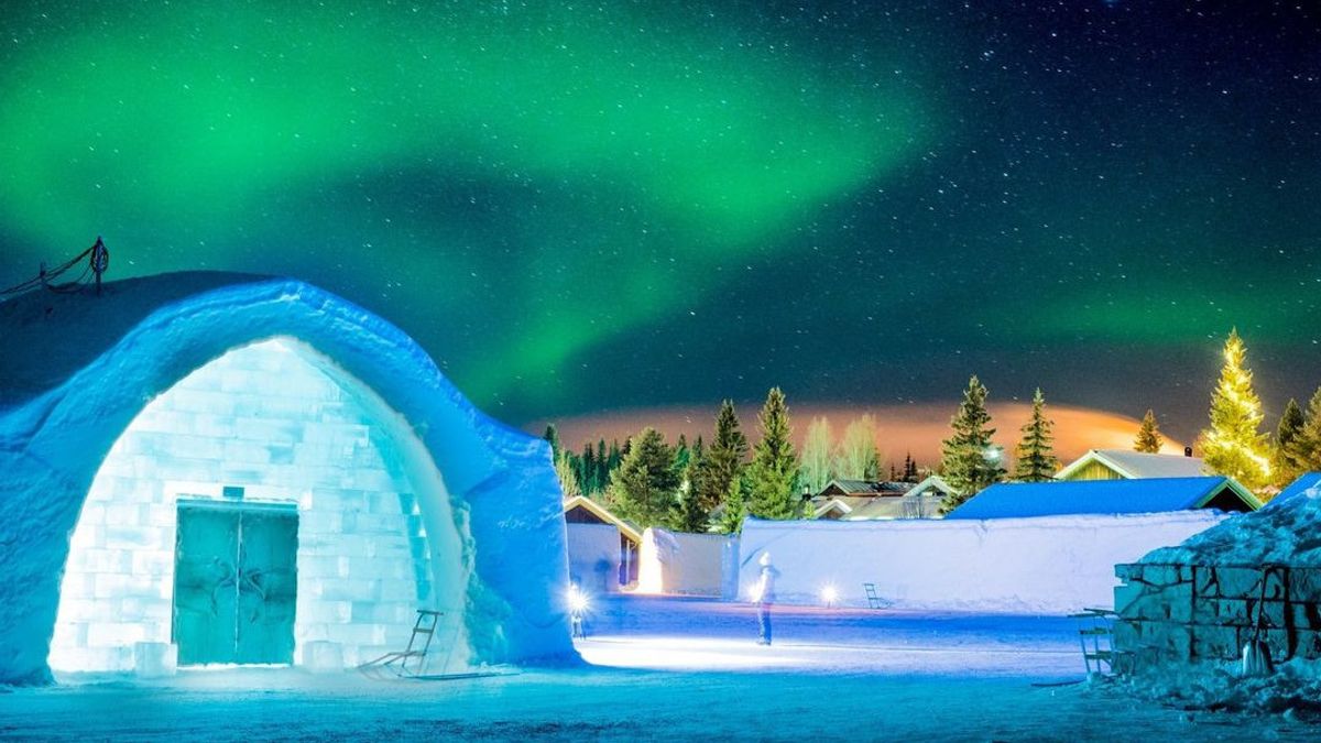 500トンの雪でできたアイスホテルがスウェーデンにオープン、価格は1,000万ルピアから
