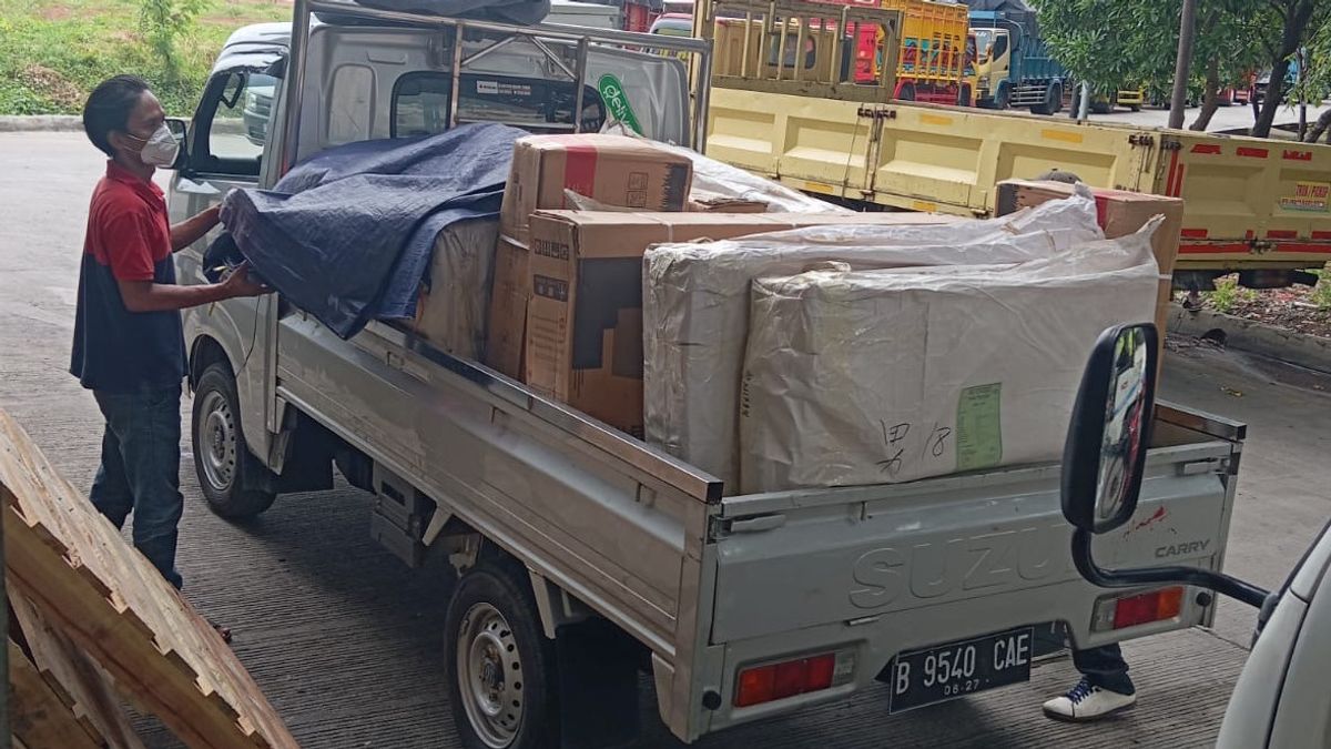 سرق سائق رحلة البعثة 14 دراجة مستوردة من الصين بقيمة 200 مليون روبية إندونيسية