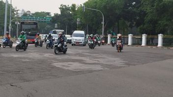 Mobile Phone Jambret Near The State Palace, Perpetrator Riding A Black Ninja Kawasaki Motorcycle