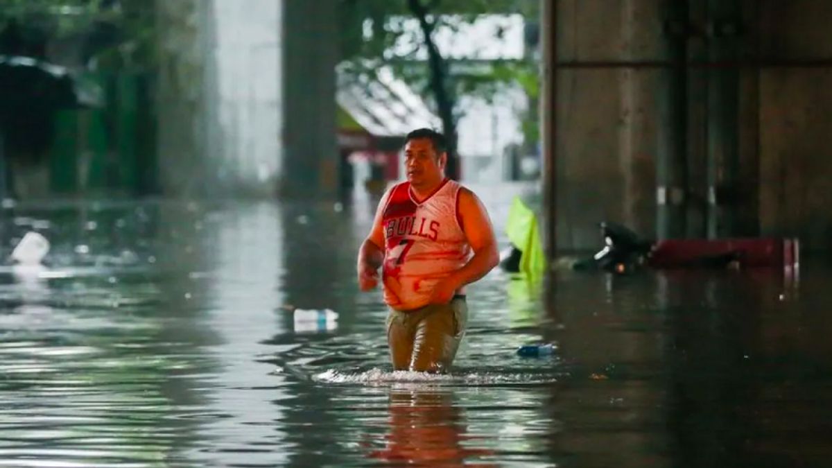 Super Man-yi Typhoon Threatens Philippines, Thousands Of Residents Evacuated