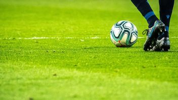 Sentuh Bola di Luar Kotak Penalti, Apa Alasan Kiper Laga Final Piala FA Tak Diberi Kartu Merah?