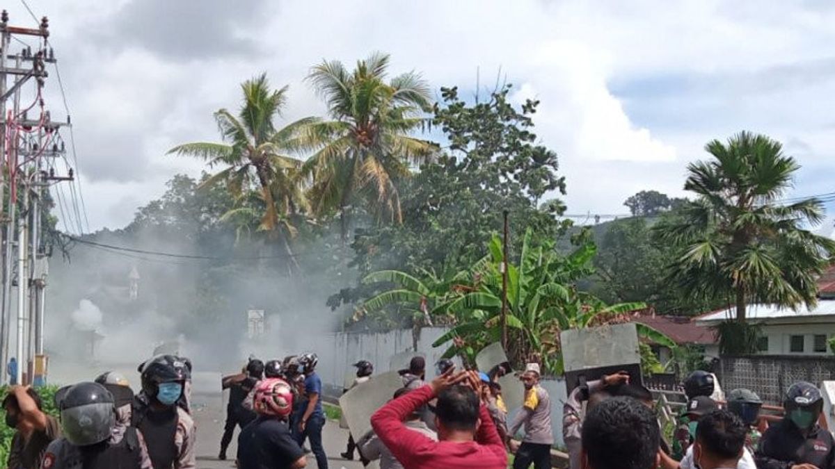 2 Polisi Terluka Saat Bubarkan Demo di Sorong yang Berakhir Ricuh