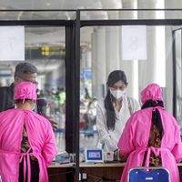 Ratusan Pekerja Migran Dipulangkan ke Daerah Asal Usai Dinyatakan Negatif COVID-19