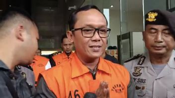 Ainsi, l'accusé du KPK, le Bupati Ardito Wijaya, a même insulté un journaliste : Vous êtes belle aujourd'hui !