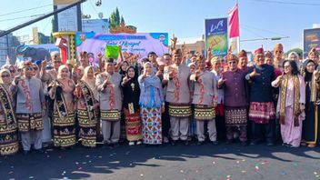 arampung aiment la jeune génération plus la culture locale par le biais de la danse de Pawai Ngigel