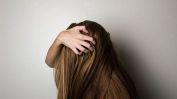Cara Meluruskan Rambut Secara Alami yang Bisa Dilakukan Sendiri di Rumah