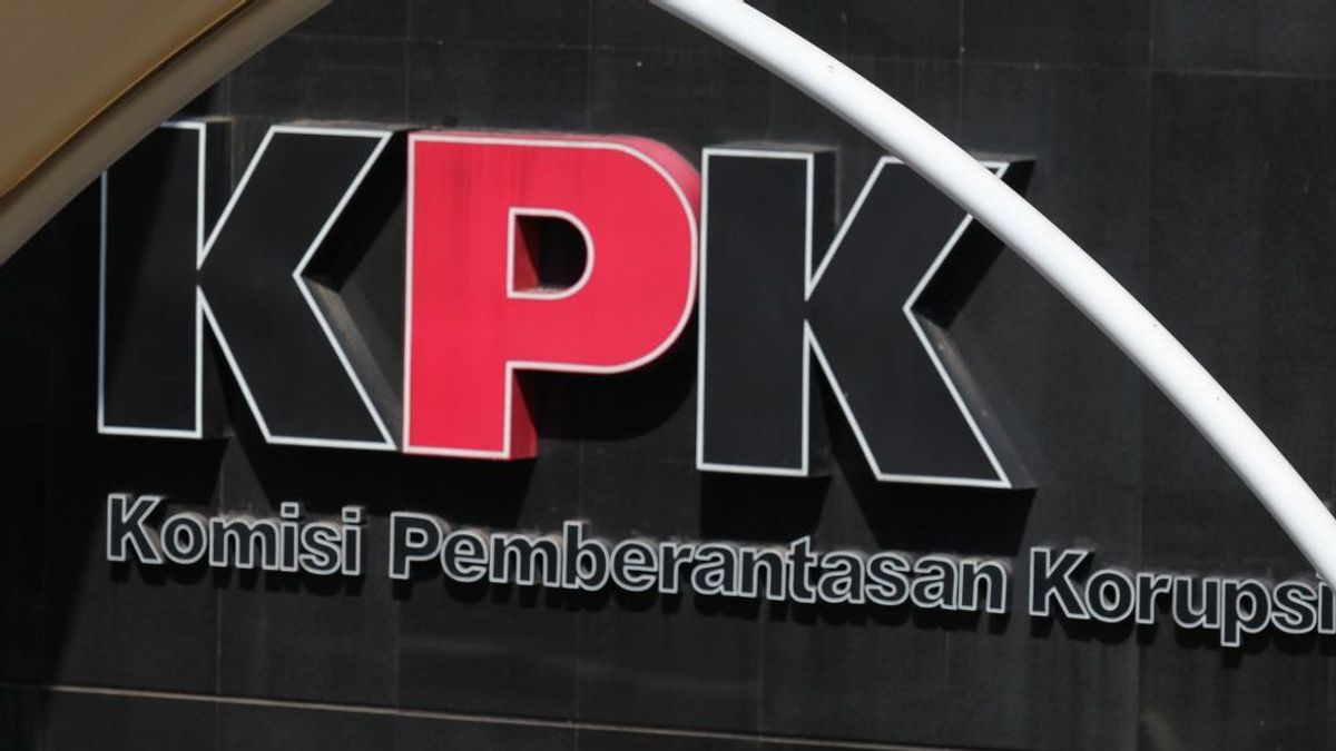 Affected By OTT, Meranti Regent Was Brought By KPK With Riau BPK Officials