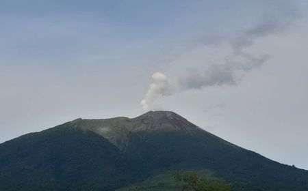 Waspada! Bahaya Erupsi Gunung Gamalama di Ternate Malut