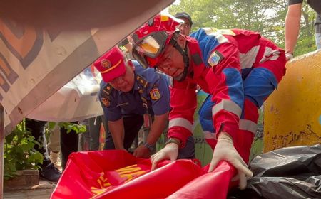 Jasad Bayi Laki-laki di Kali Cempaka Putih Terdapat Luka Biru di Atas Bibir