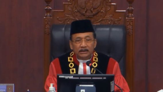 Suhartoyo's Cry Isak When Admitting It's Not Easy To Restore Public Trust In The Constitutional Court