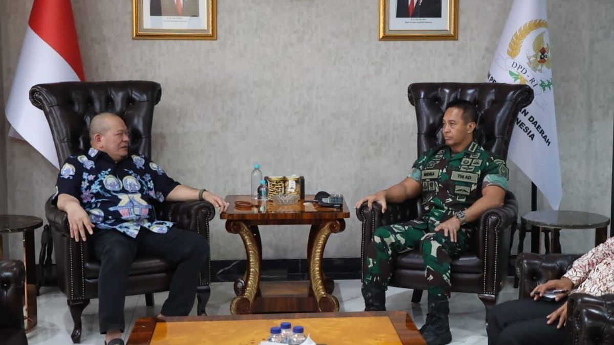 访问DPD主席Andika将军谈论BEM SI演示，没有压制性操作的设备