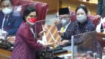 Le Président De La Chambre Des Représentants Indonésienne, Puan Maharani, Veille à Ce Que Toutes Les Factions Approuvent Le Projet De Loi Sur Le Budget De L’État Pour 2022 Qui Sera Adopté