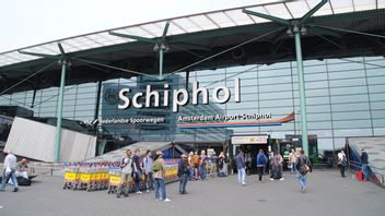مطار سخيبول أمستردام يستأنف القيود المفروضة على المسافرين حتى مارس 2023