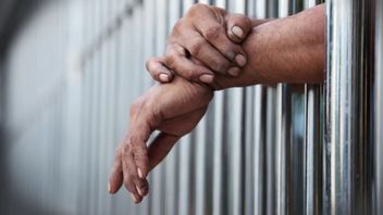 an, une équipe conjointe de drogue au téléphone lorsque Razia Lapas Ngawi