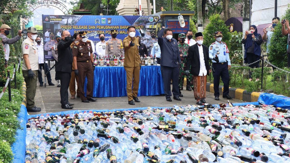Malang Police Destroys Thousands Of Alcohol Bottles