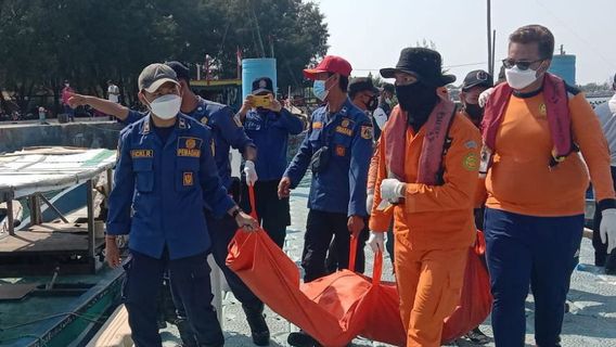 Tim SAR Temukan Satu Jasad ABK KM Elang Laut, Dua Korban Lainnya Masih dalam Pencarian