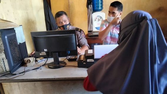 Le Son De Karaoké Réprimandé Perturbe L’accouchement Et Les Nouveau-nés, Warung Pemilk à Padang Marah, Rincer Les Sages-femmes Avec De L’eau Chaude