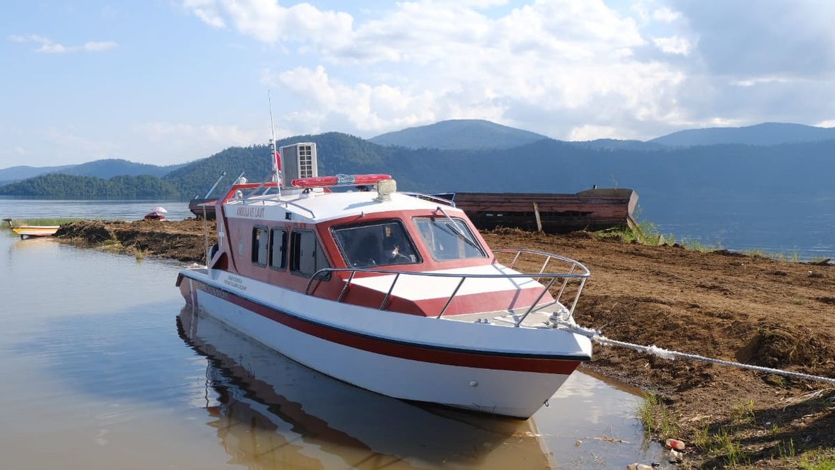 The Joy Of The People Of South Sulawesi's Lutim Coast To Get Sea Ambulances And Ferry Ships