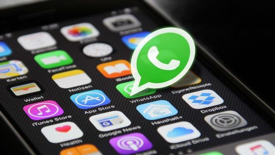 WhatsApp Kembangkan Fitur Tab Komunitas