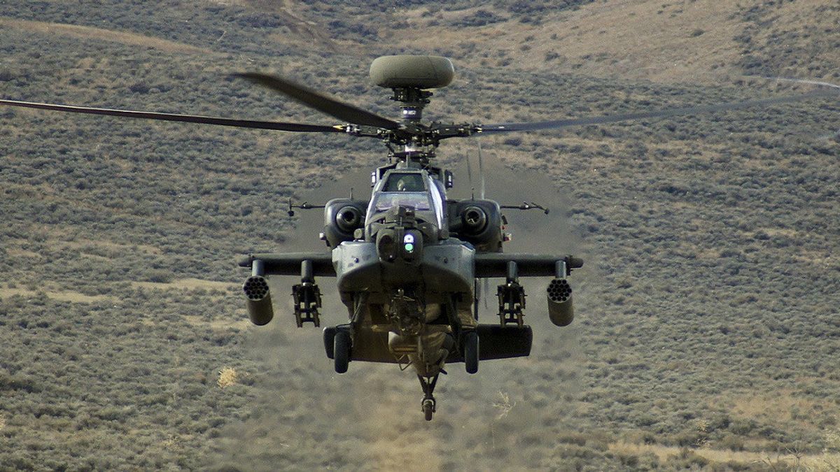シリアでの攻撃に対応、米軍はM777砲にアパッチヘリコプターを配備:4人の民兵が殺害され、ロケットランチャーを破壊する