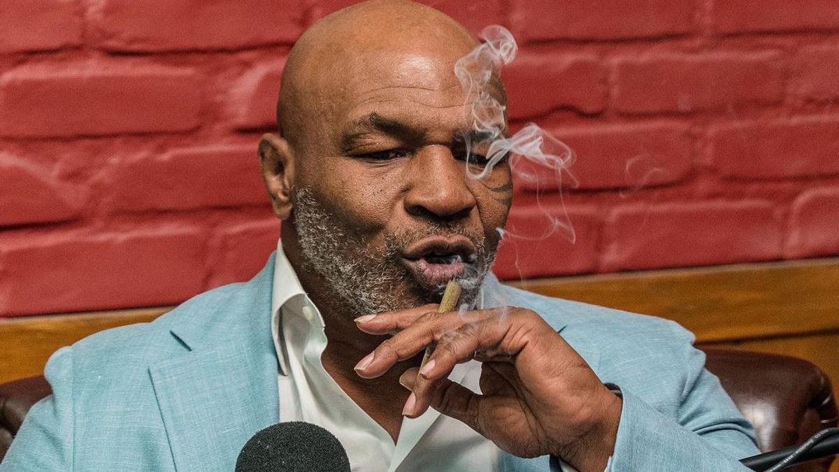 Throwing Basketball In The Hoop While Smoking, Mike Tyson Offers To Play For The Brooklyn Nets