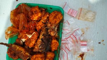 The Smuggling Of Methamphetamine In Tofu Sambal In Singkawang Prison, West Kalimantan, Is Thwarted By Officers