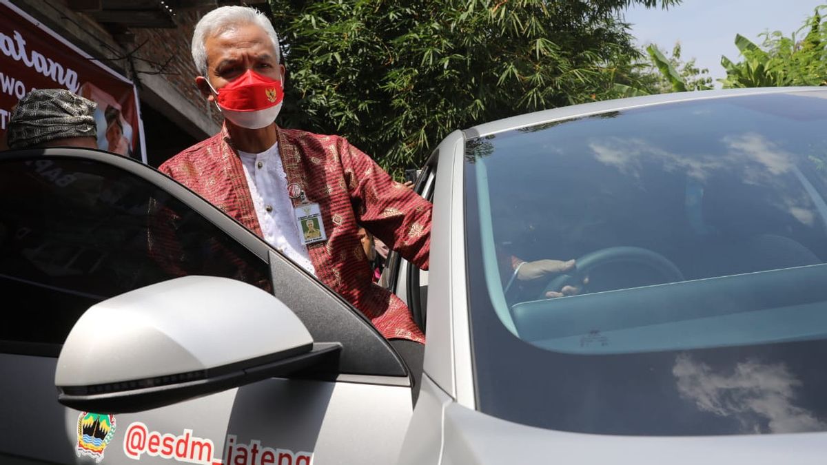 Ganjar يبدأ باستخدام السيارات الكهربائية في حكومة مقاطعة جاوة الوسطى ، بدءا من ESDM