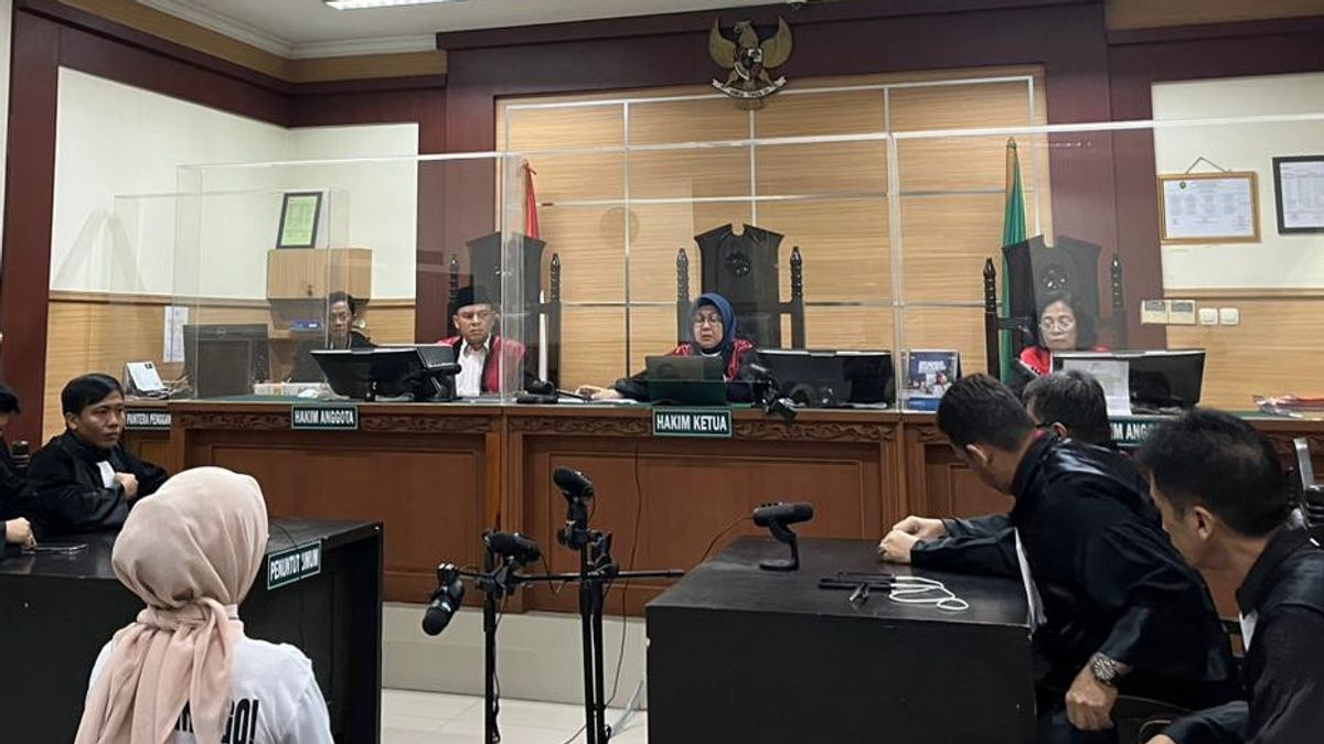 PN法官Tangerang判处价值350亿印尼盾的iPhone经销商欺诈者轻量级刑罚