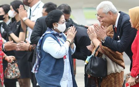 Megawati Terbang ke Semarang, Ganjar Pranowo dan Istri Jemput di Lanumad Ahmad Yani