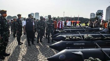 رسالة بانغدام جايا اللواء TNI موليو لسكان جاكرتا، لا تعتمد على الضباط عند مواجهة الفيضانات