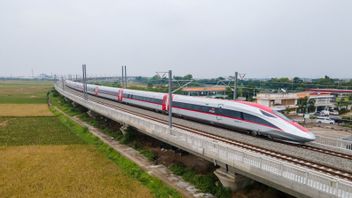 Le train à grande vitesse sera transporté à Surabaya, d’où provenait-il de l’argent?