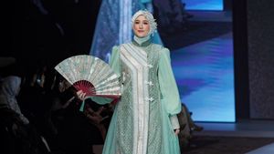 Simfoni Kelembutan dan Kemewahan: Menilik Tren Busana 