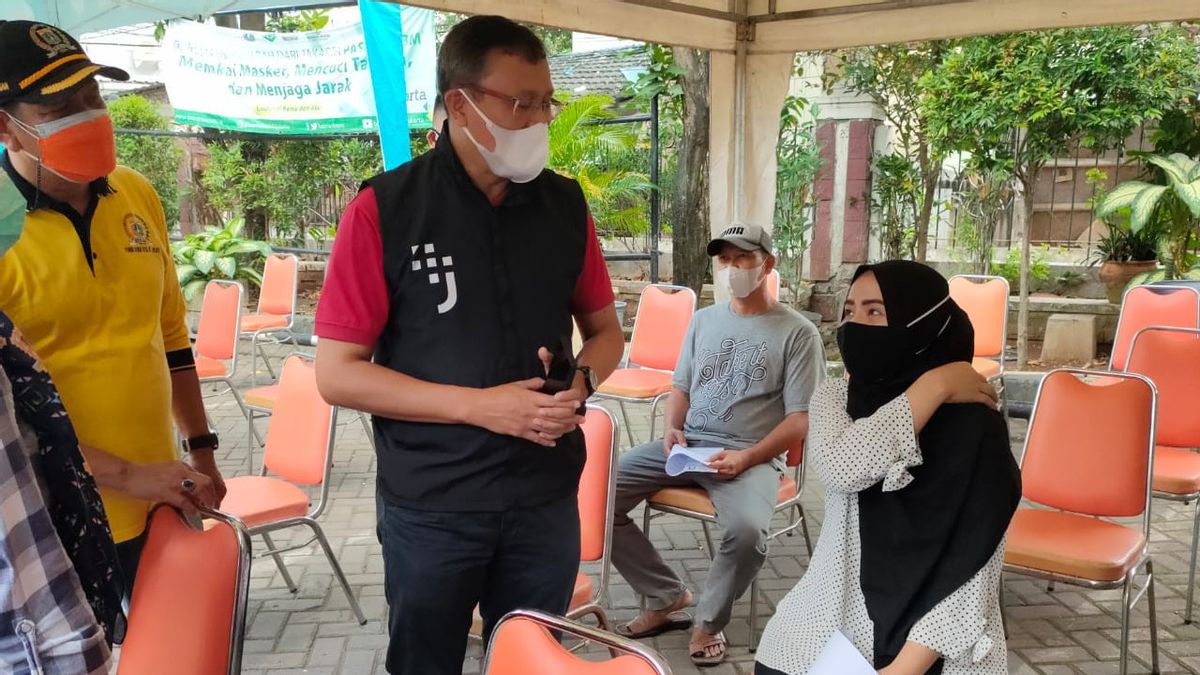 Central Jakarta City Government Together With Ormas Tracing Residents Who Have Not Participated In Vaccination
