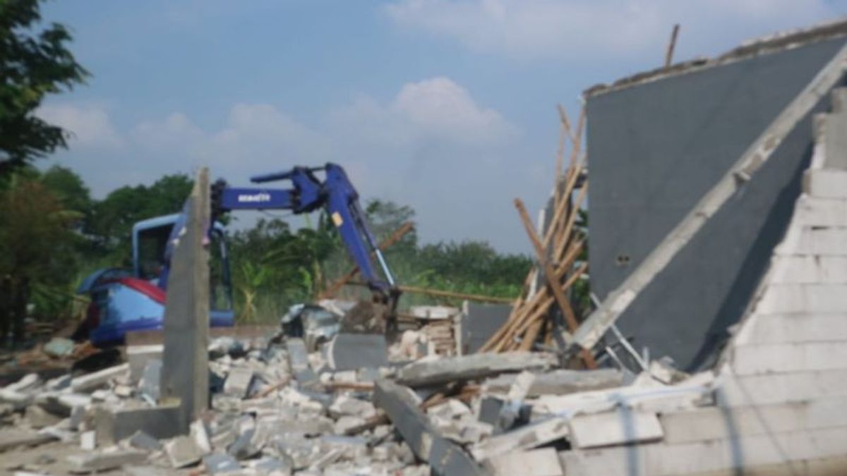Kudus摄政政府在烟草制品工业中心地区拆除了7座野生建筑