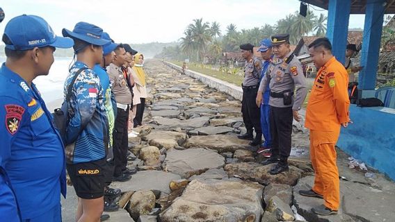 Tim SAR Terjunkan Penyelam Cari Mahasiswa Itera yang Hilang di Pesisir Barat