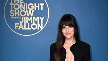 8 Tahun Bersama, Dakota Johnson Disebut Putus Sambung dari Chris Martin