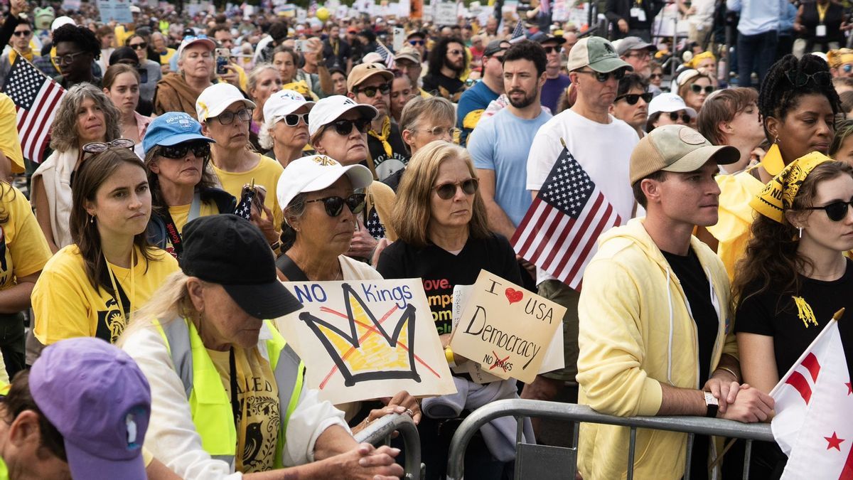 Ketika Amerika Berhenti Menjadi "Raja": Suara dari Trotoar yang Menolak Tunduk