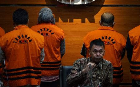 Bupati Kutai Timur dan Istrinya Ditetapkan Sebagai Tersangka Dugaan Suap Pengadaan Infrastruktur